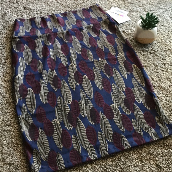 NWT! LuLaRoe leaf 🍃 🍂 print pencil style skirt - Picture 3 of 4